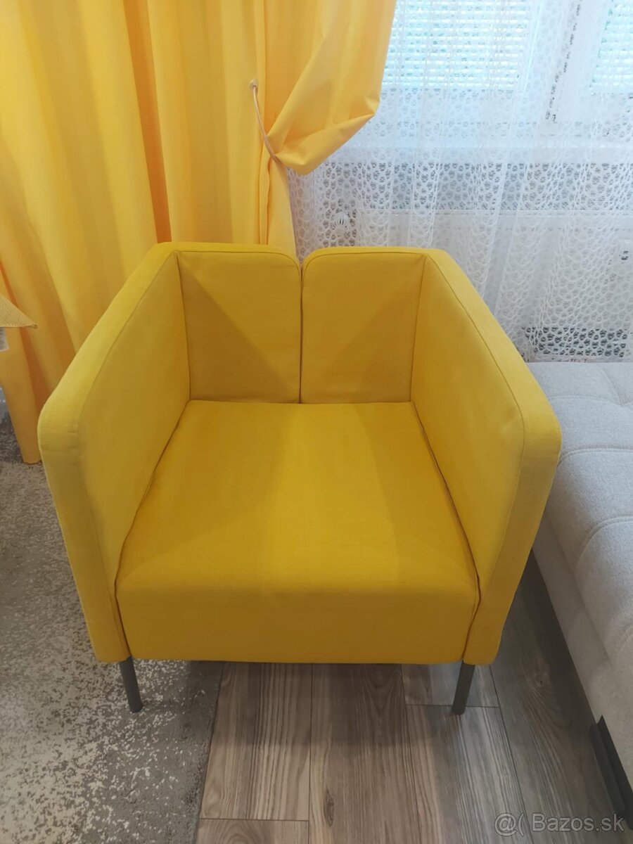 Velmi pekne zlte kreslo - Ikea EKERO Skiftebo