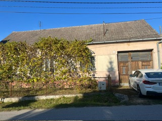 Predám starý rodinný dom s pozemkom Očkov