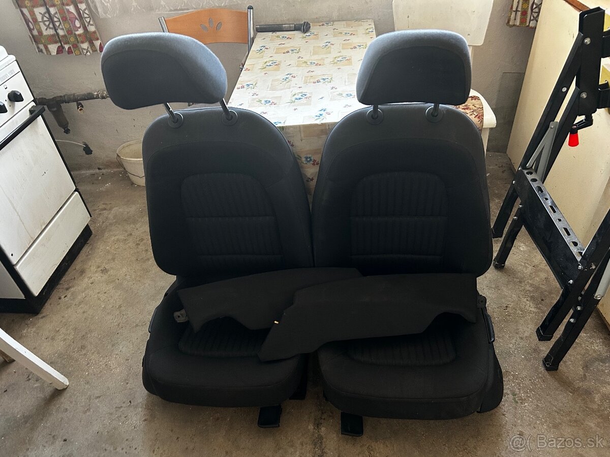 Predám interiér (sedačky +4x tapacire a4b8 po dohode