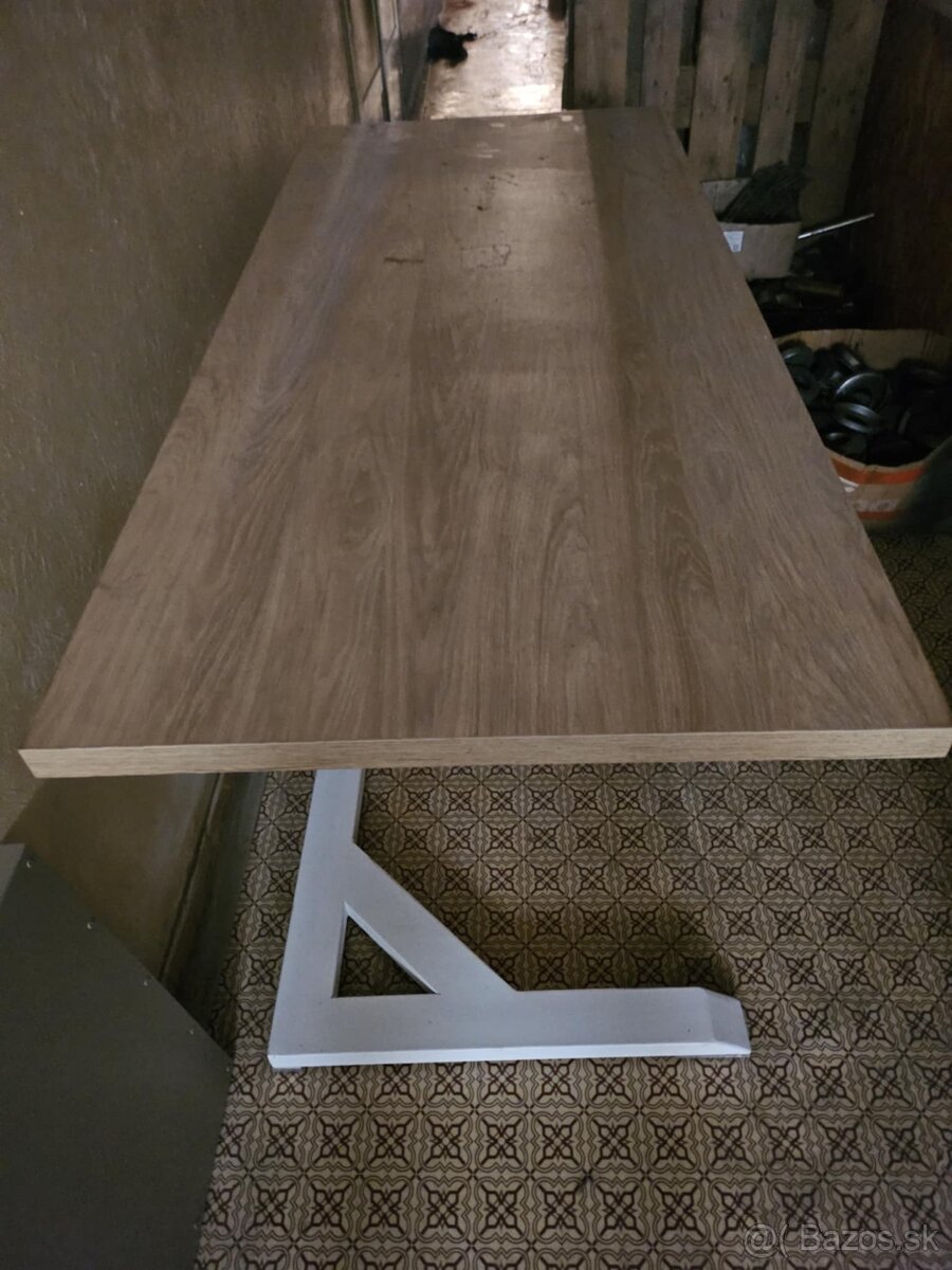 predám kancelársky stôl