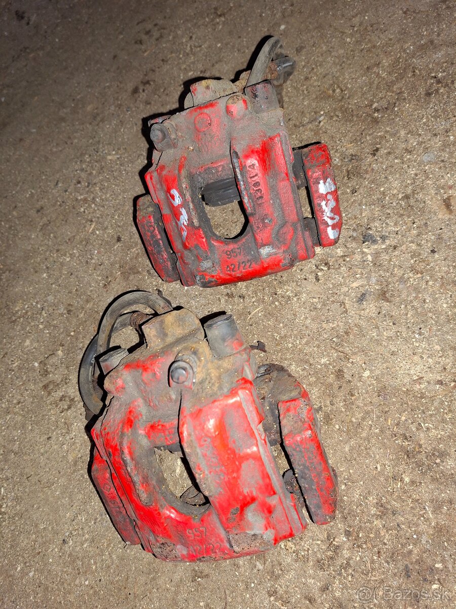 Zadne brzdove strmene e46 330d