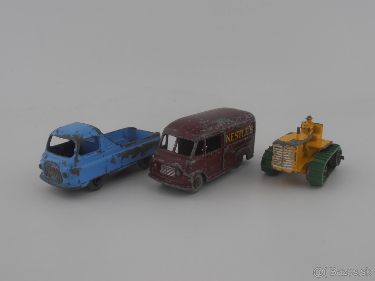 Morris J2, Commer van Nestles, Caterpillar