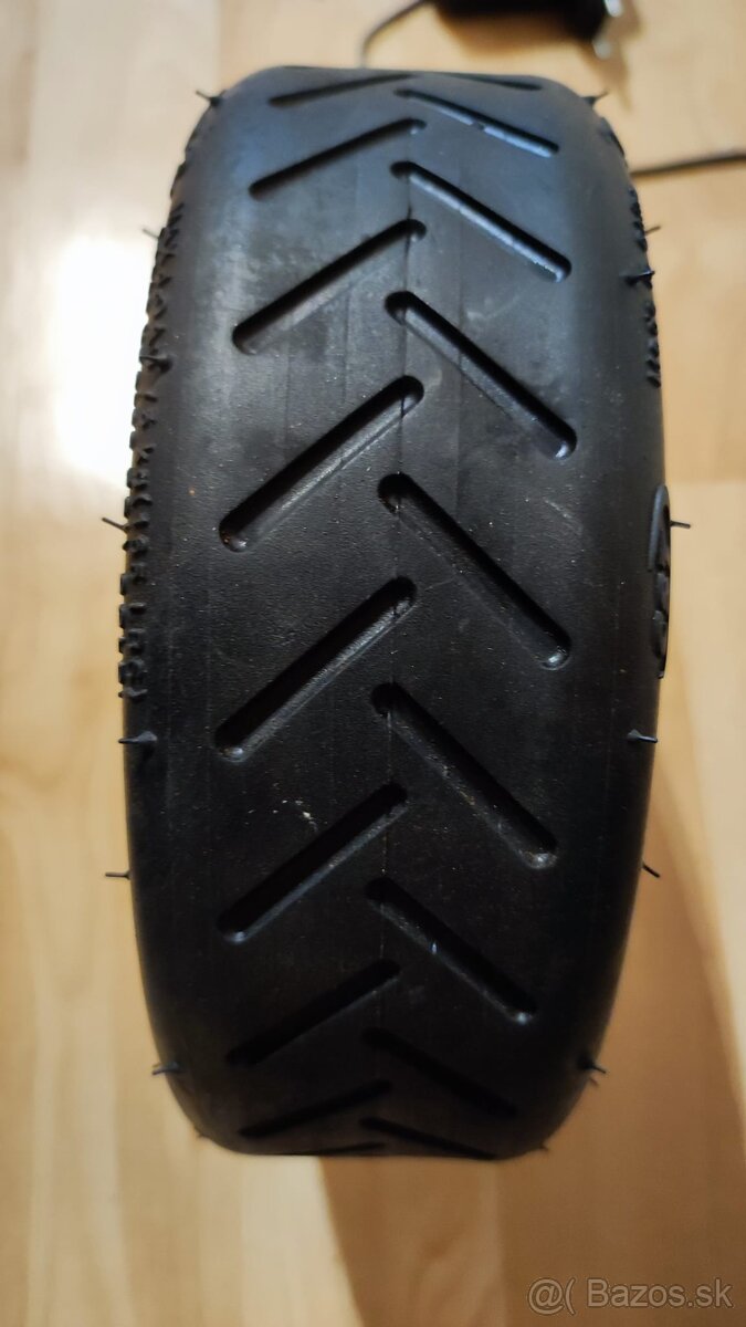 Náhradná pneumatika pre Xiaomi scooter, dušová 8.5x2