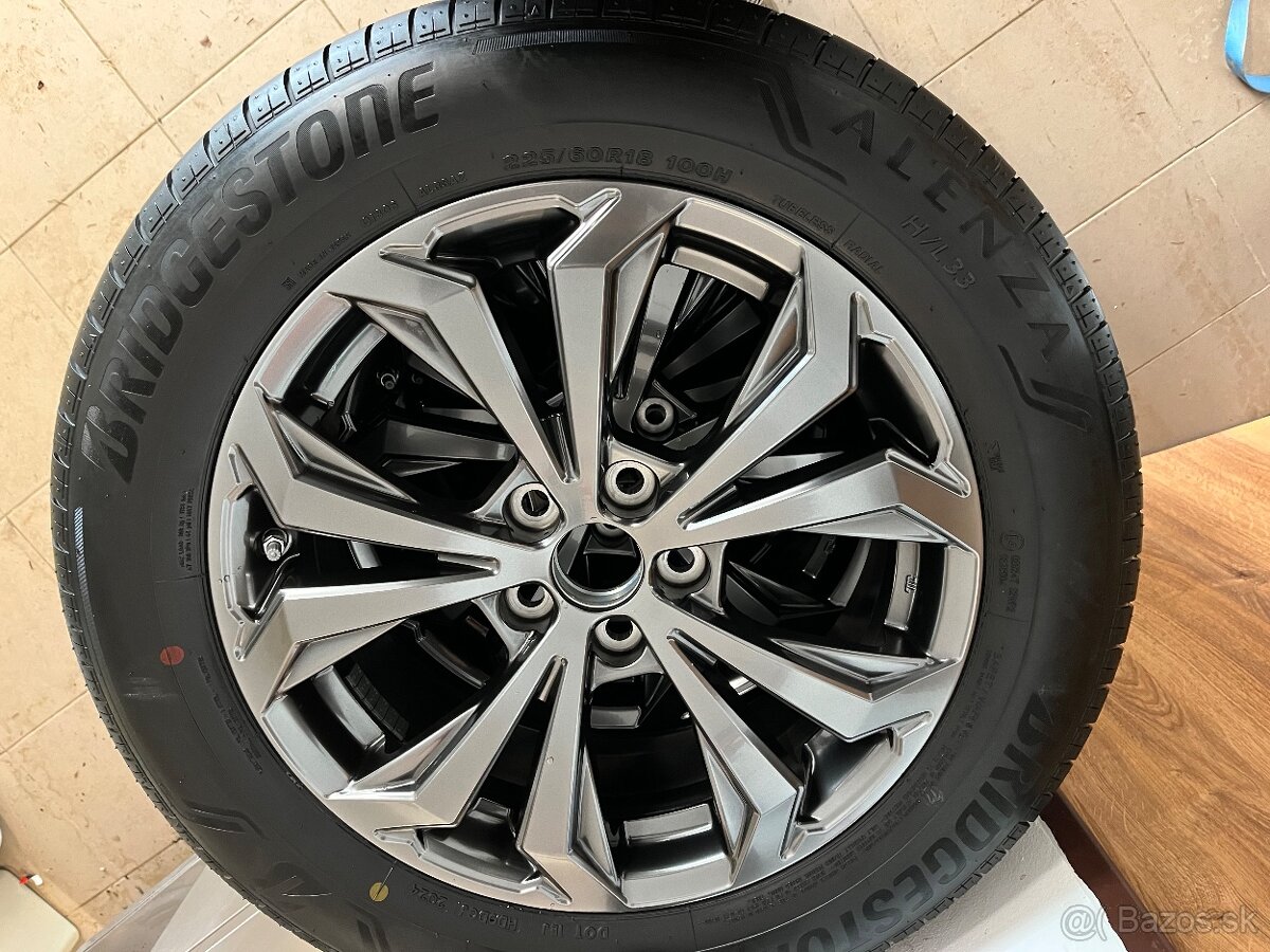 Letne pneumatiky, disky a senzory tlaku z Toyoty RAV4 2024