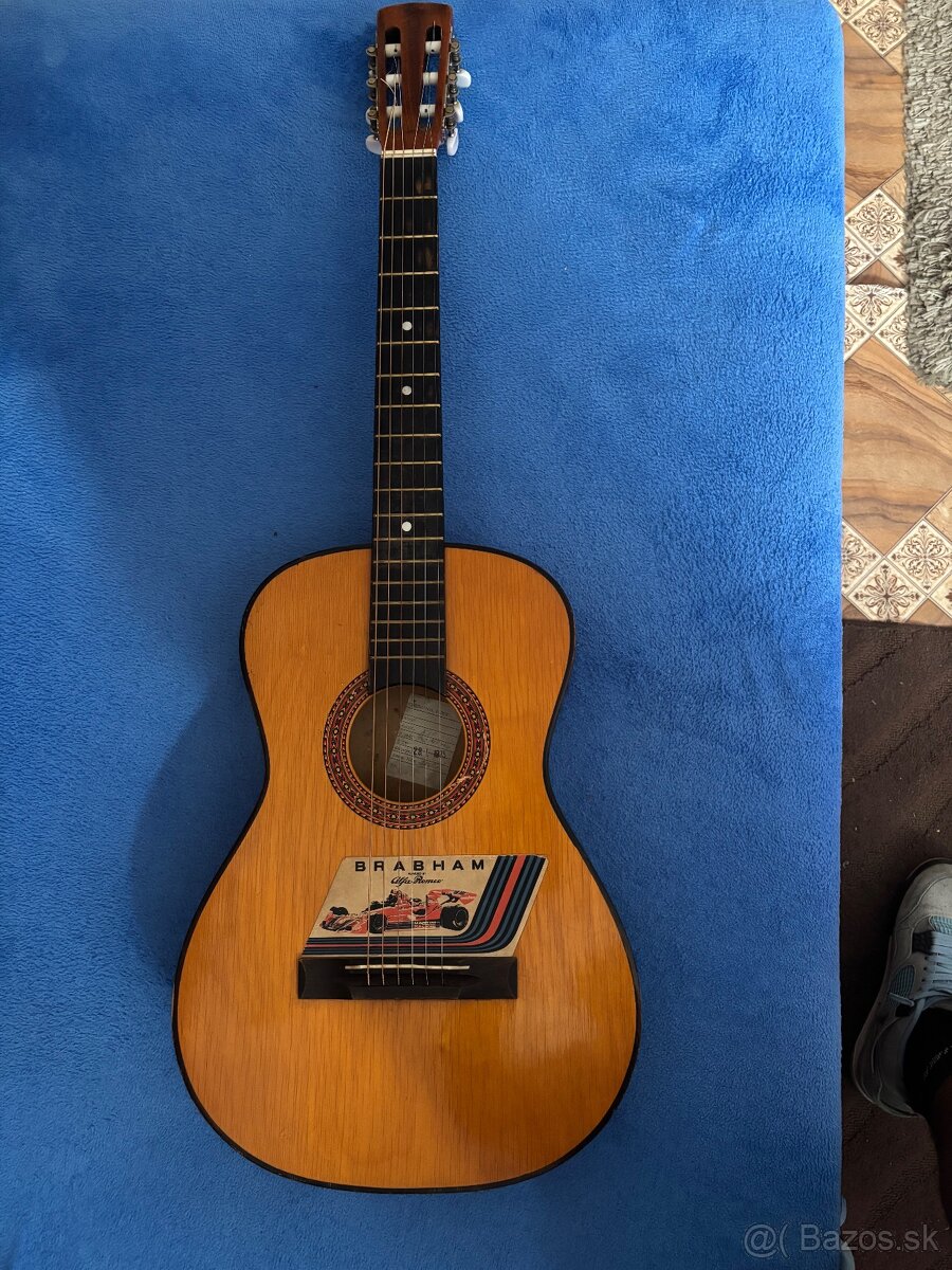 Akustická gitára