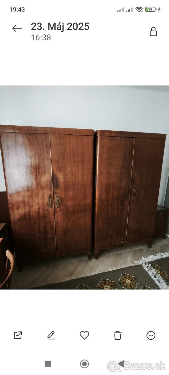 Retro starodavne skrine a nocne stoliky