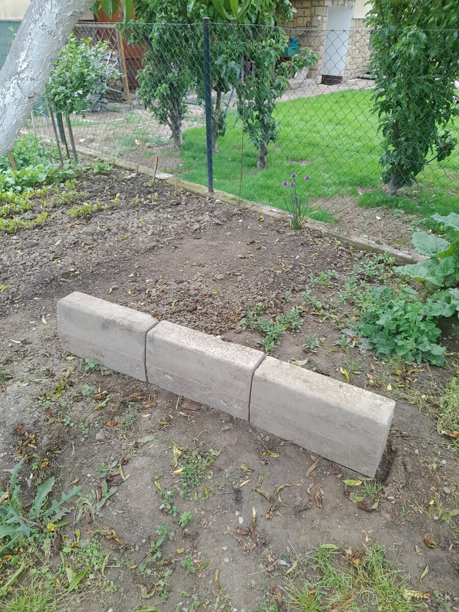 Cestné obrubníky