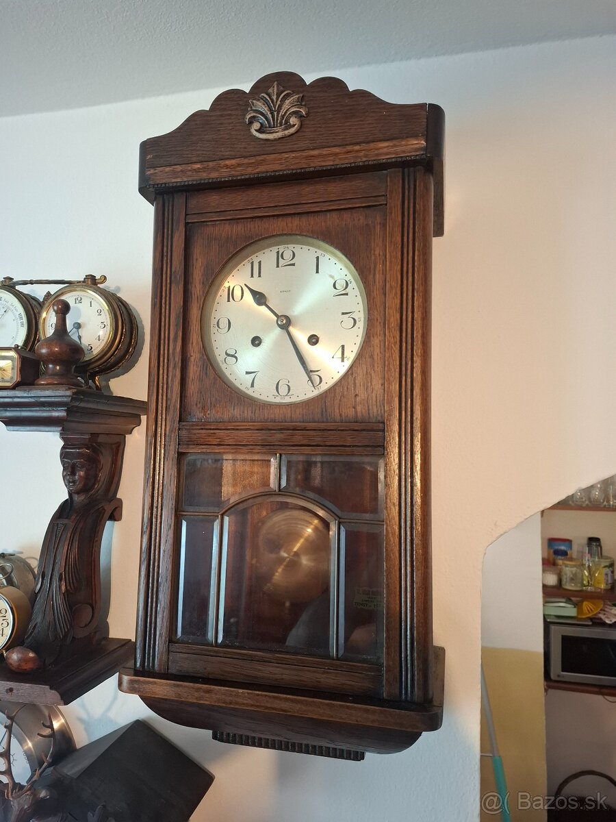 Predám funkčné Artdeco hodiny zn. Kienzle polbicie 20te roky