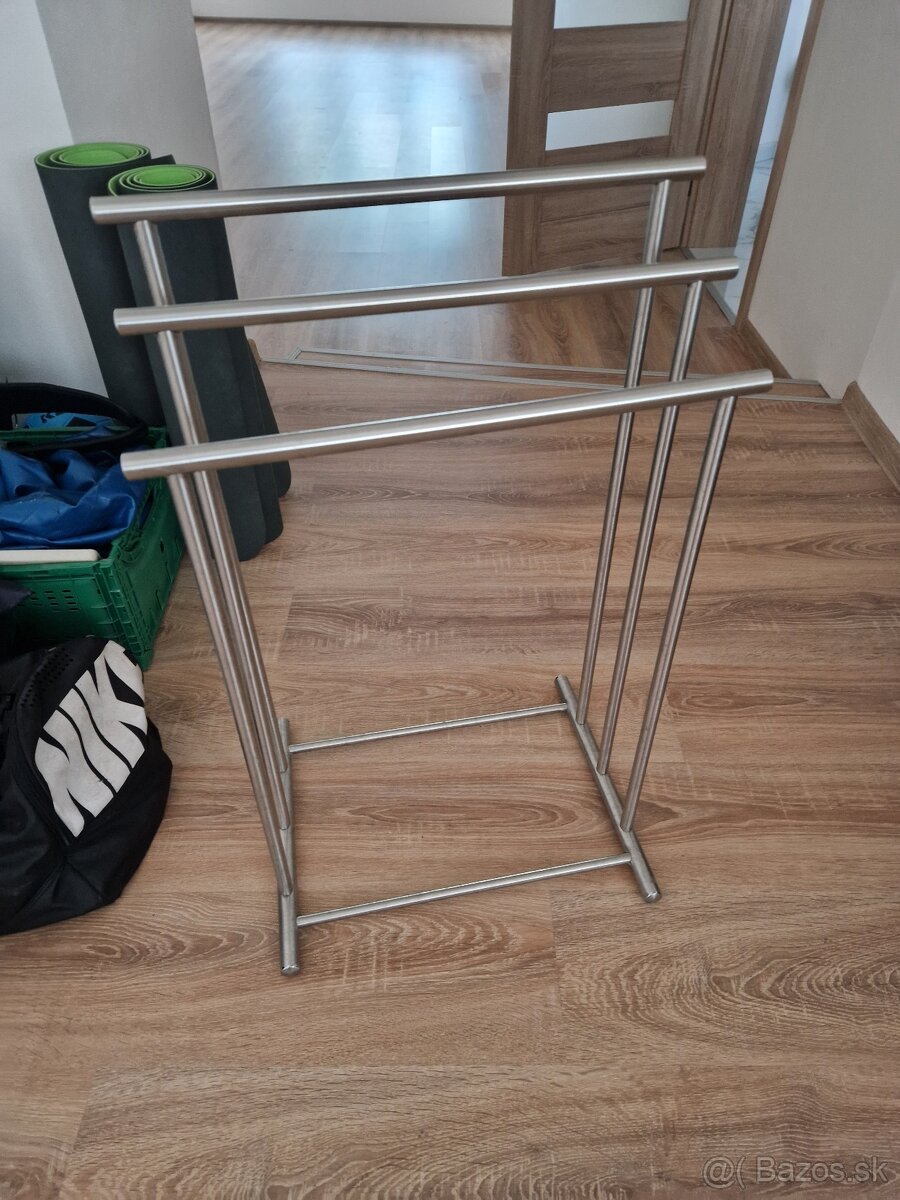 Stojan na uteraky