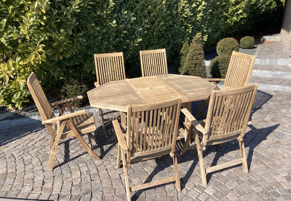 TEAK - 8 uholnikovy stol a stolicky