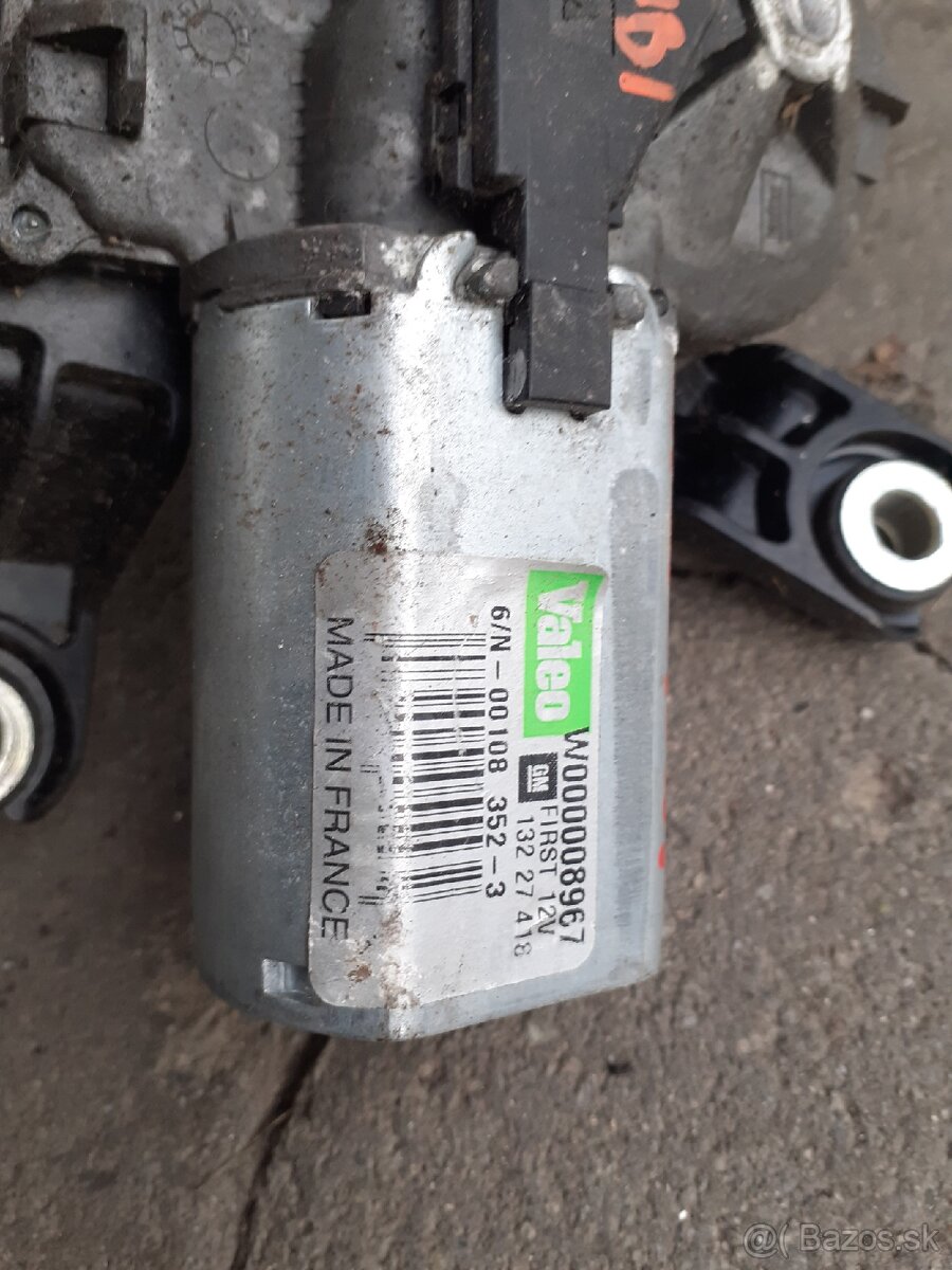 Opel insignia combi motorček zadného stierača