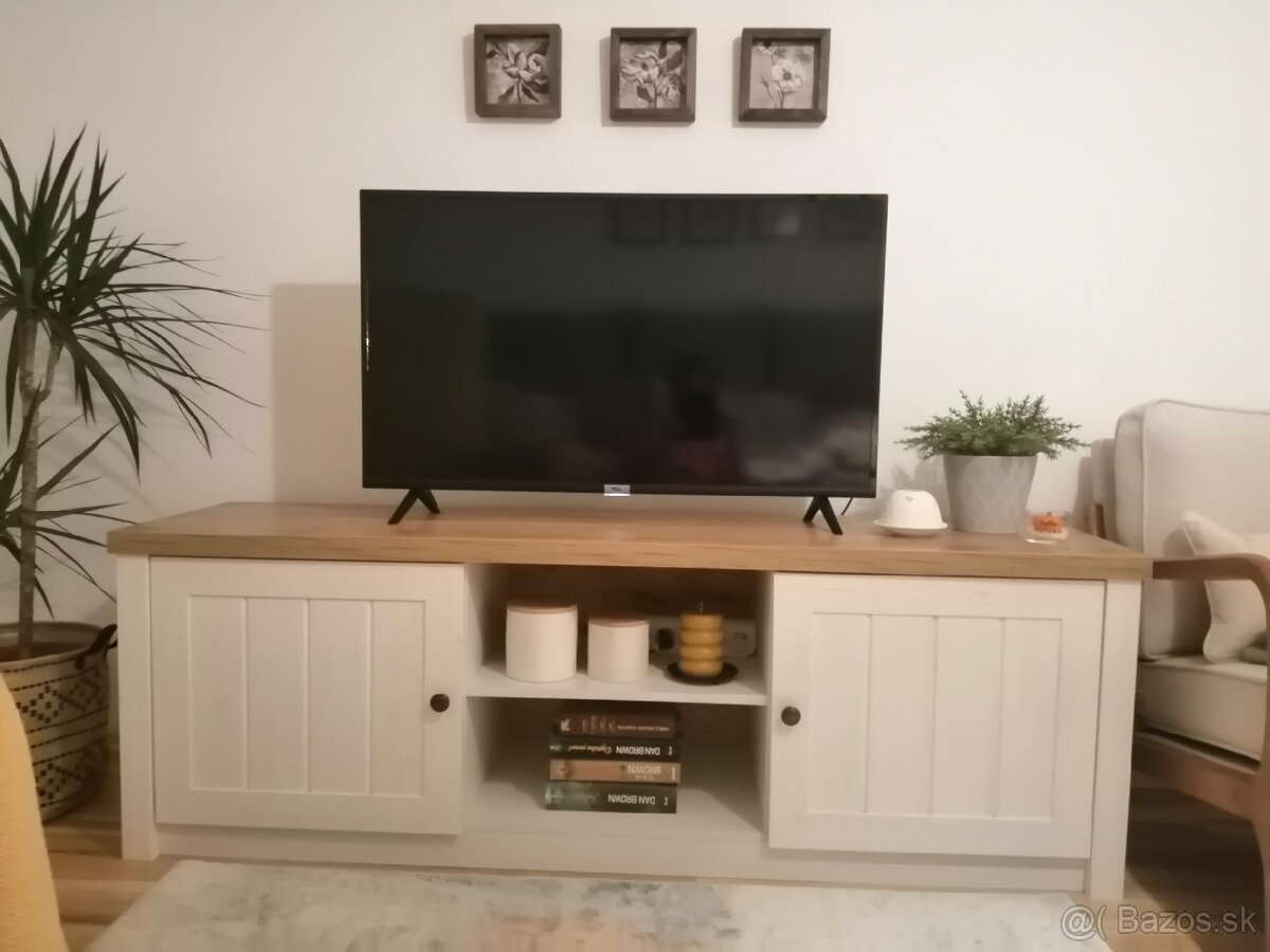 skrinka pod TV