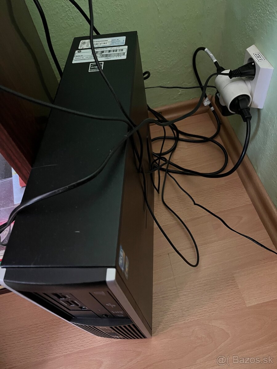 HP pc s HP monitorom a oficialnym windows 7