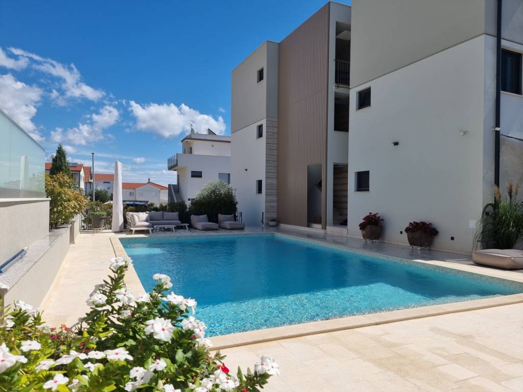 CHORVÁTSKO - Luxusný dom s troma apartmánmi - VODICE