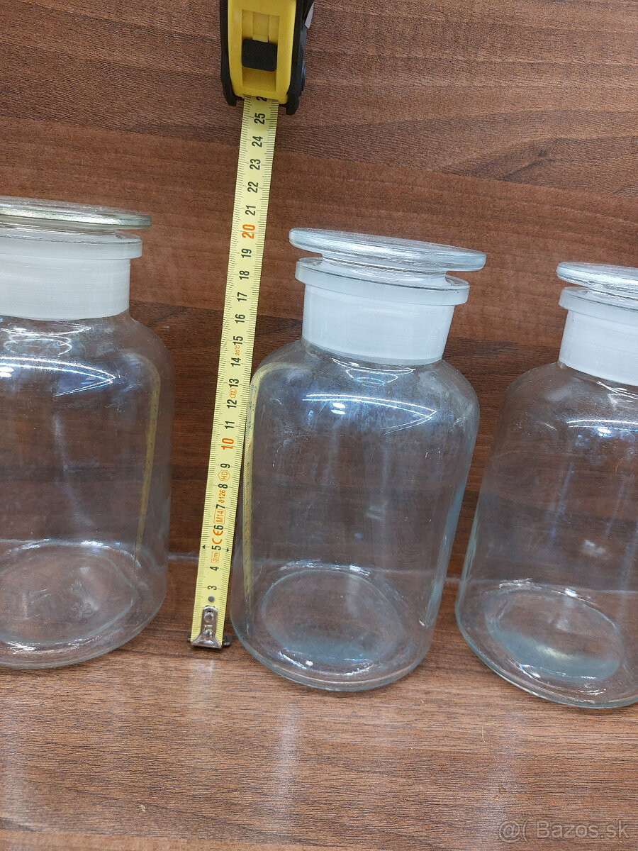 prachovnice - flaše so zábrusom