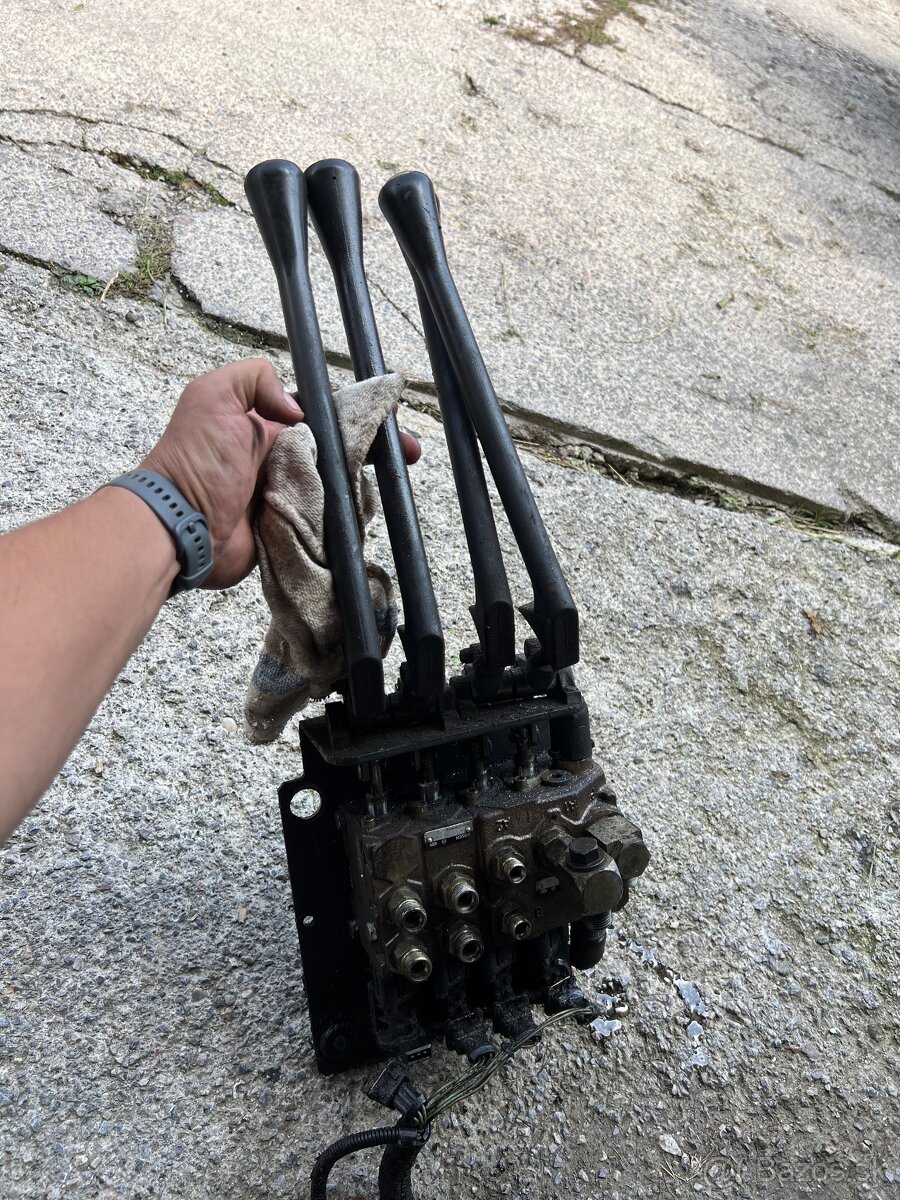 Hydraulicky rozvadzac