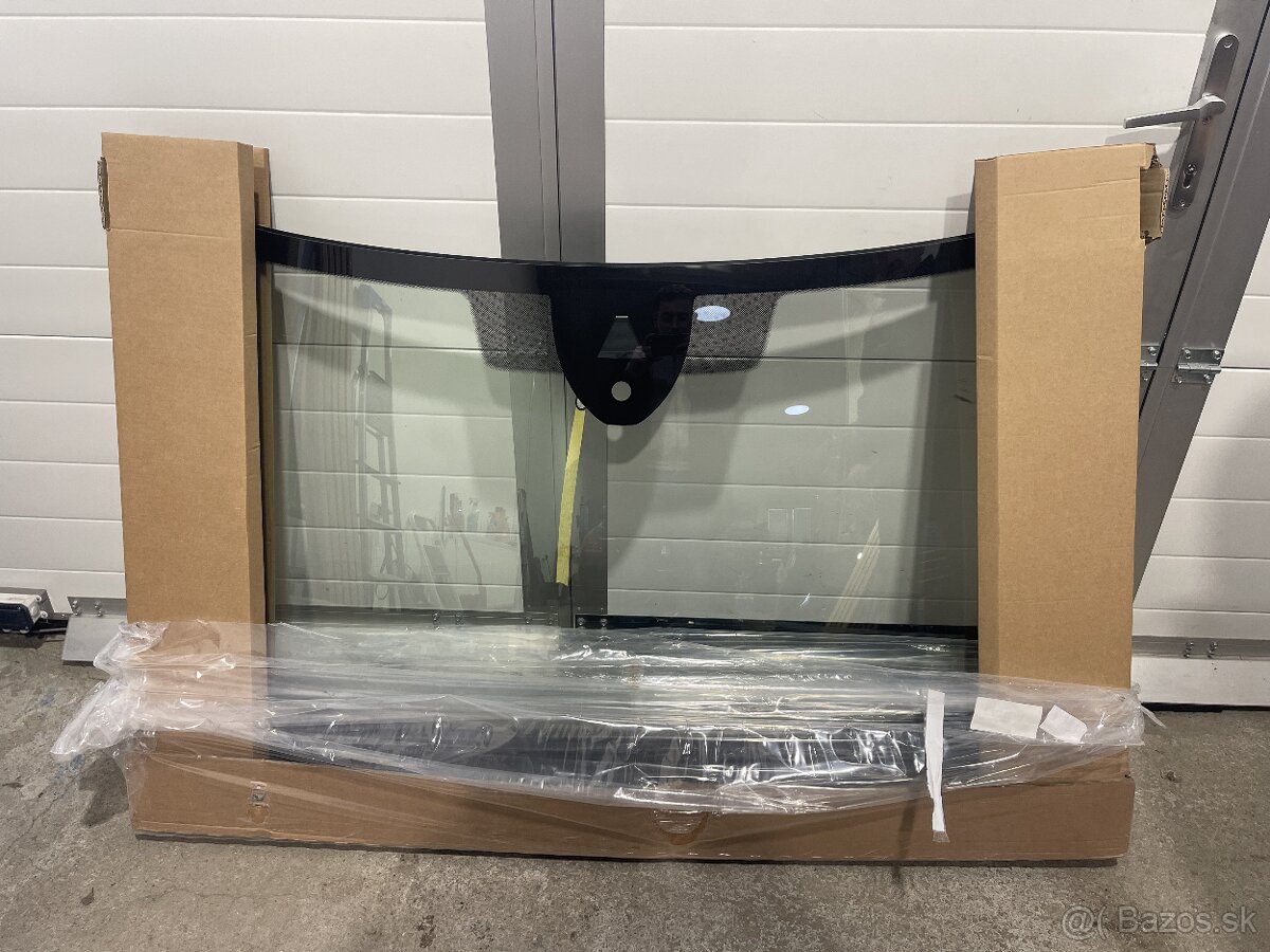 Čelné okno Škoda Superb 2019+ OE (Nové)