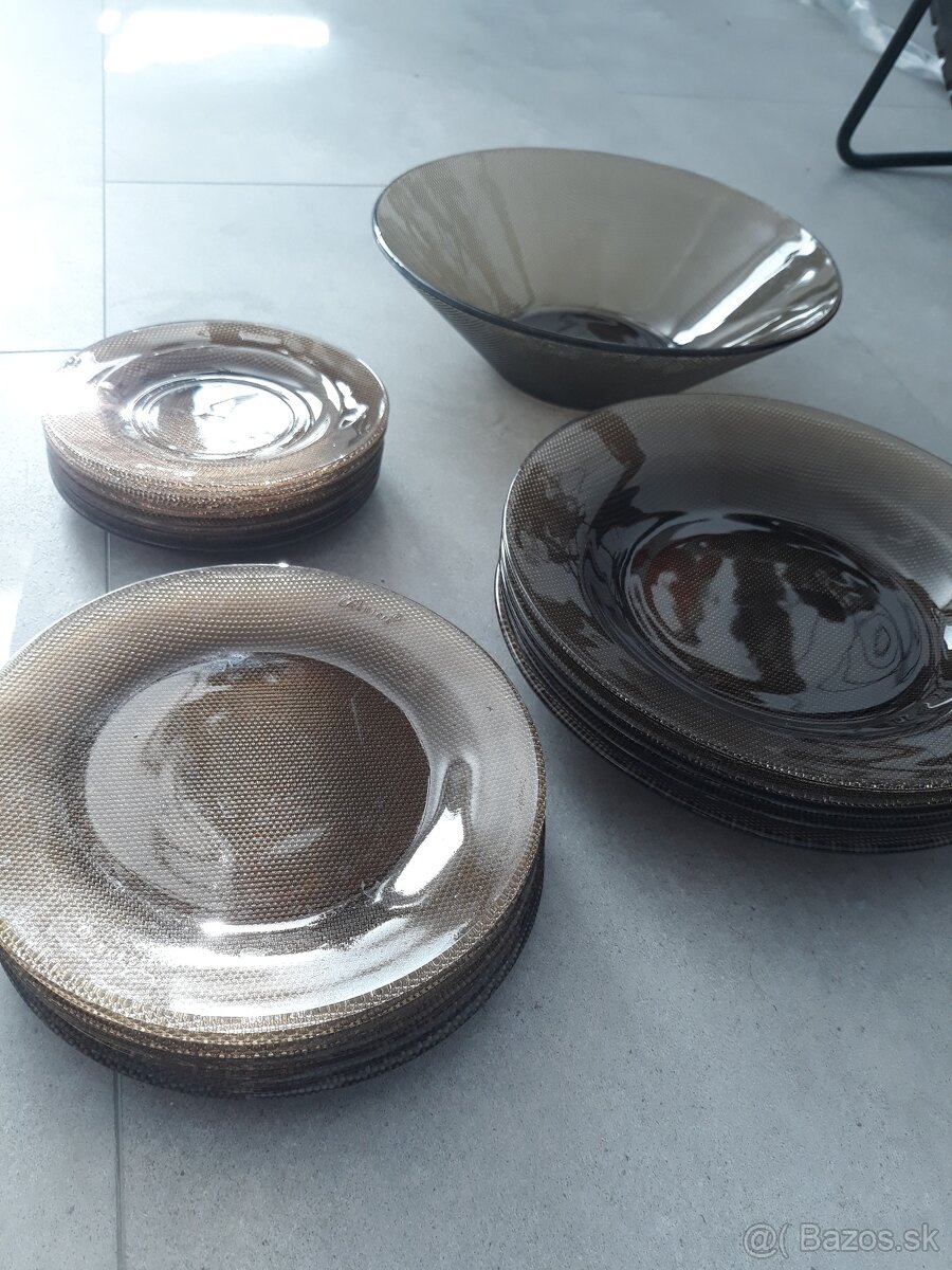Sada sklenených tanierov