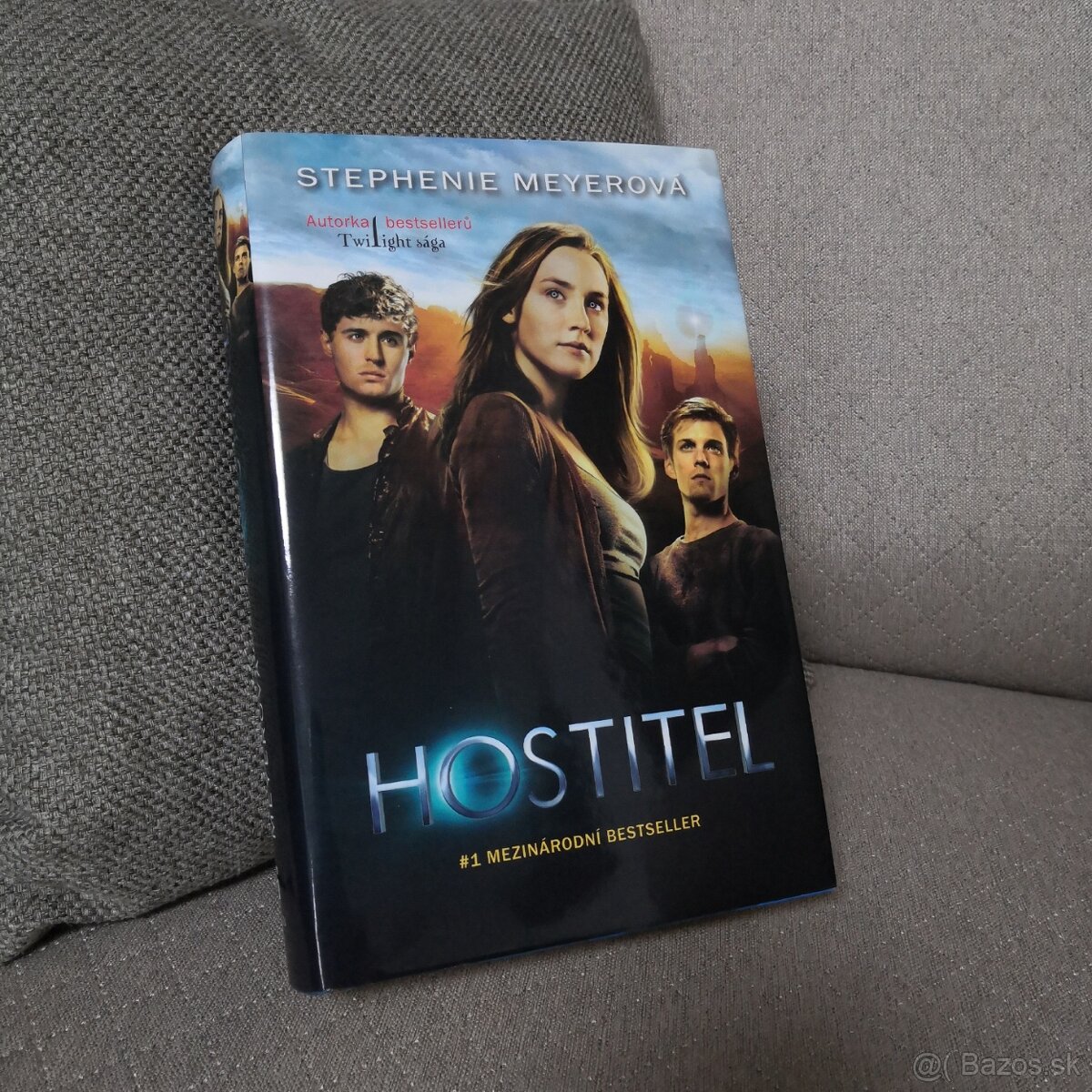 Hostitel (Stephenie Meyer) filmový přebal 2. vydání