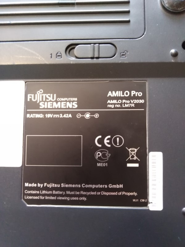 Predam notebook Fujitsu Siemens Amilo Pro V2030