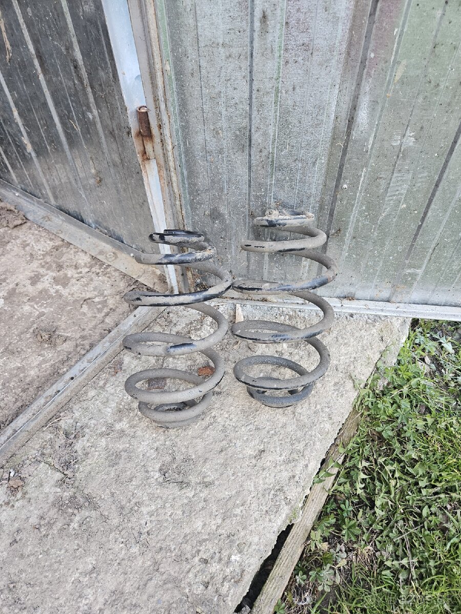 Zadné pruziny superb 1