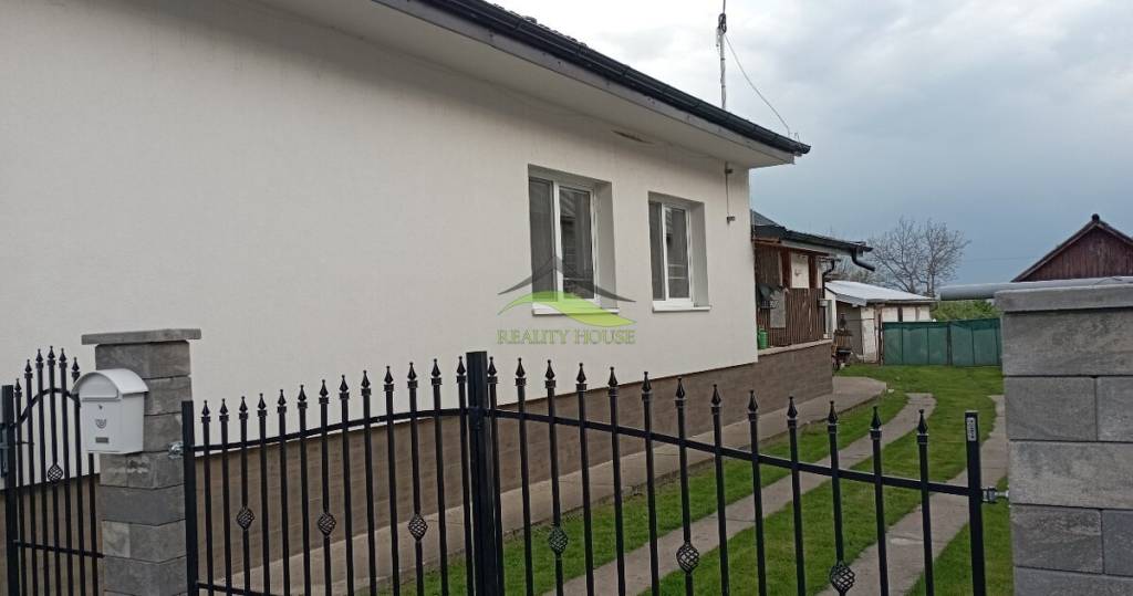 Zrekonštruovaný rodinný dom len 7 km od Sobraniec