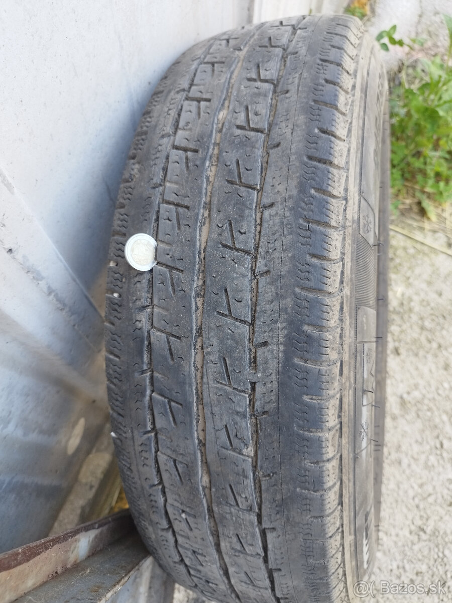 Pneumatika 215/75 R16C.