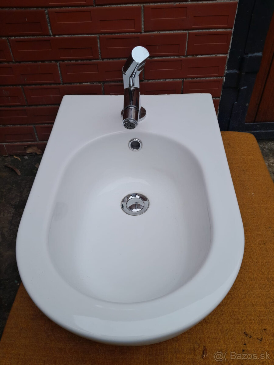 Závesný bidet s batériou