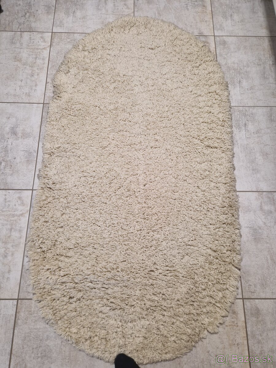 Ovalny koberec dlhy vlas 150x80cm