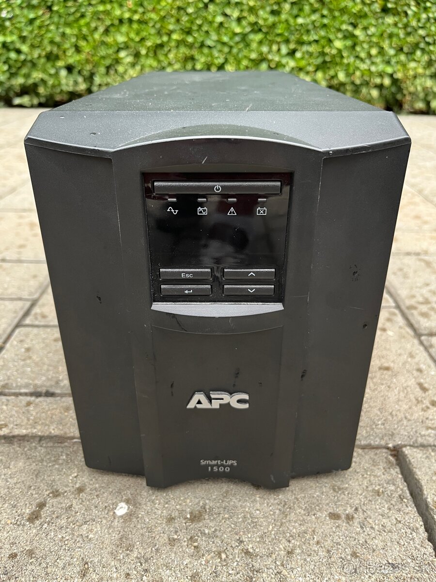 APC Smart-UPS 1500 VA LCD 230 V