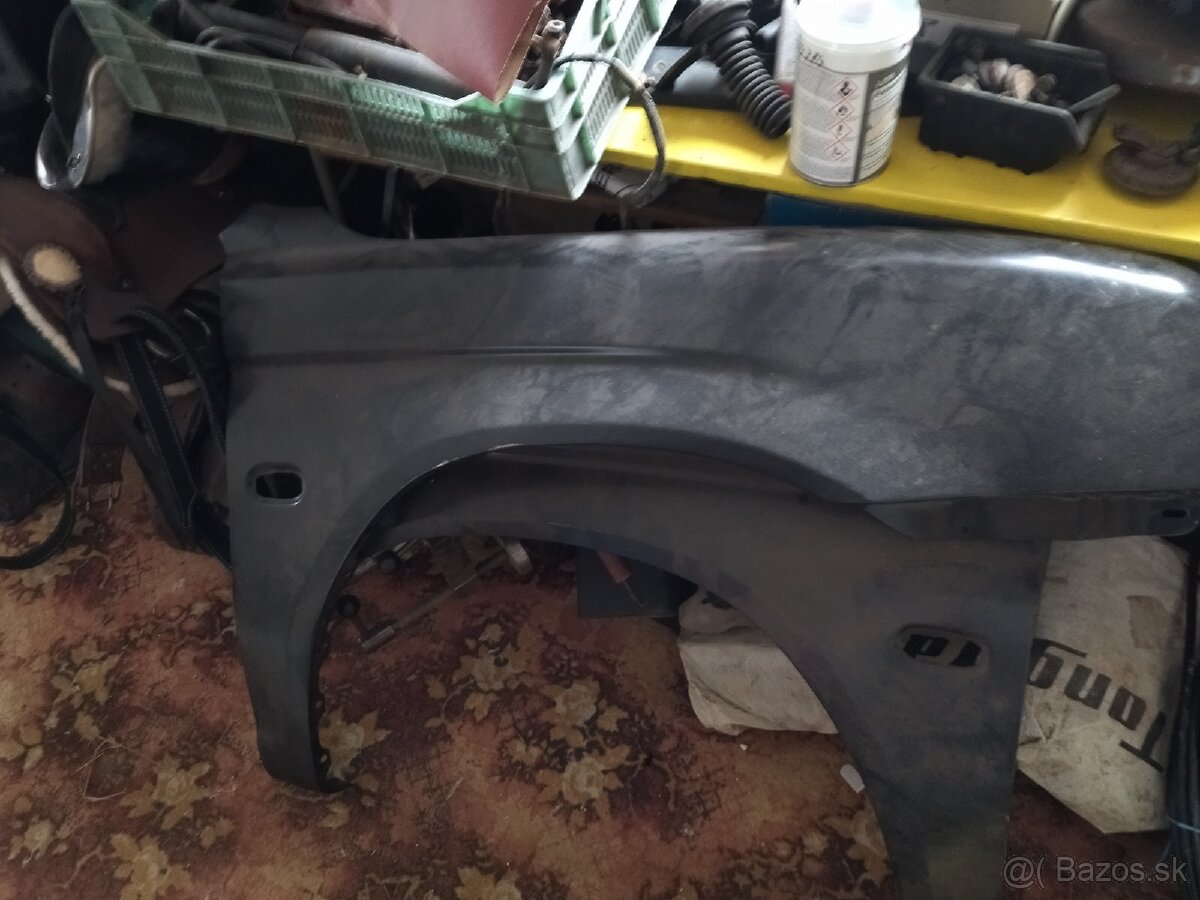 Ľavý blatník Mitsubishi L200 r.v. 2000