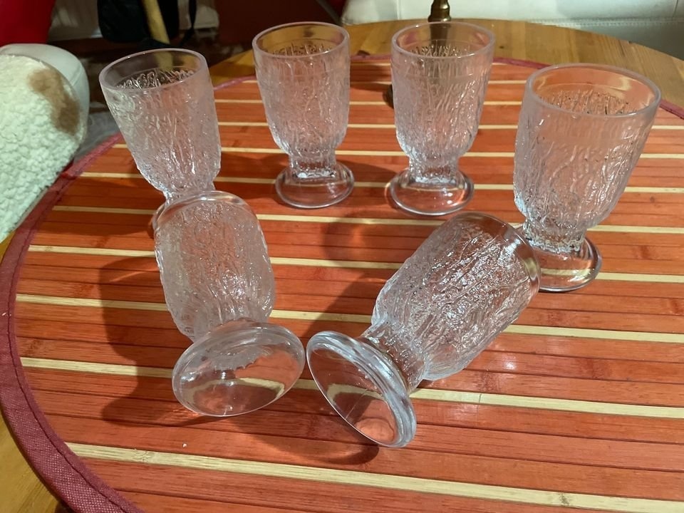 Dezertné poháre - lisované sklo