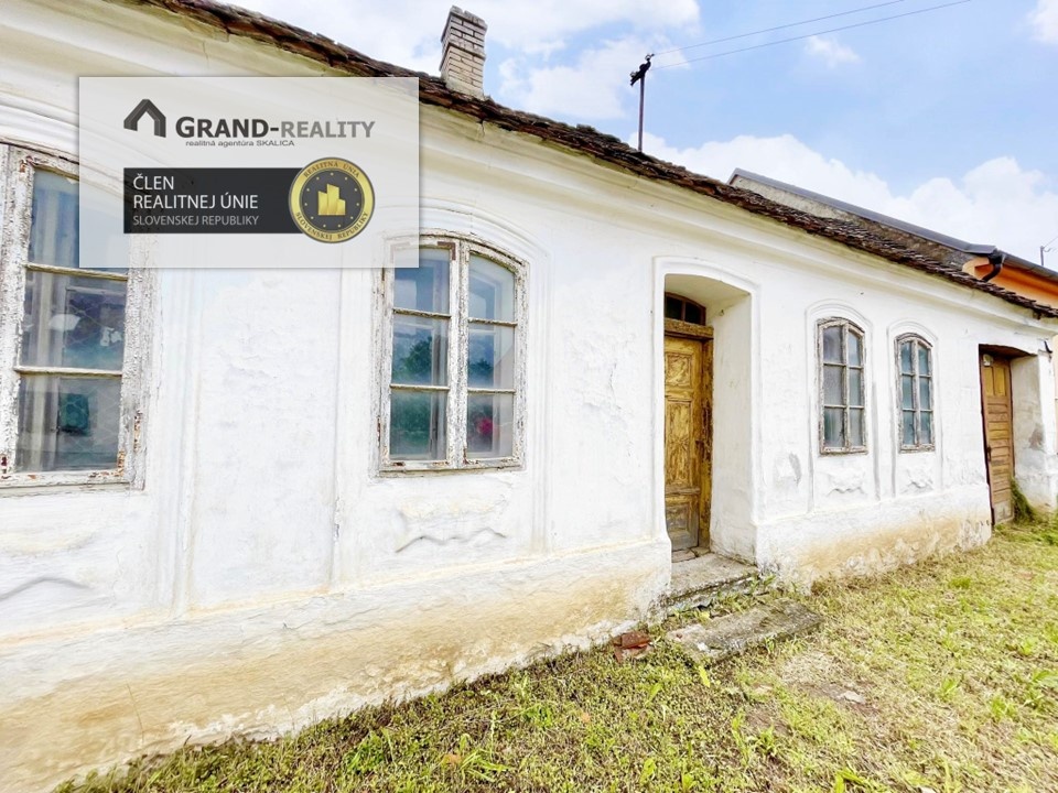 Na predaj starší dom s veľkým pozemkom v obci Mokrý Háj