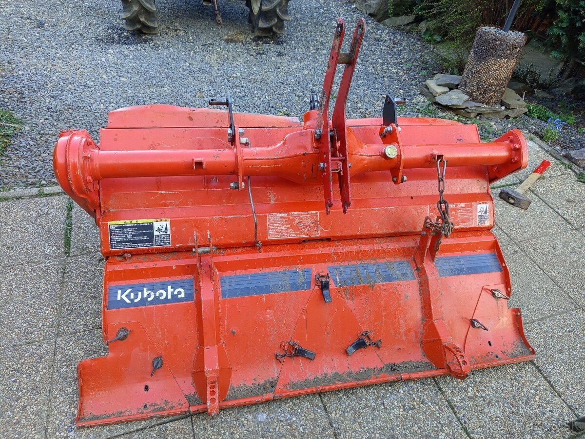 Trojbodový rotavator 146