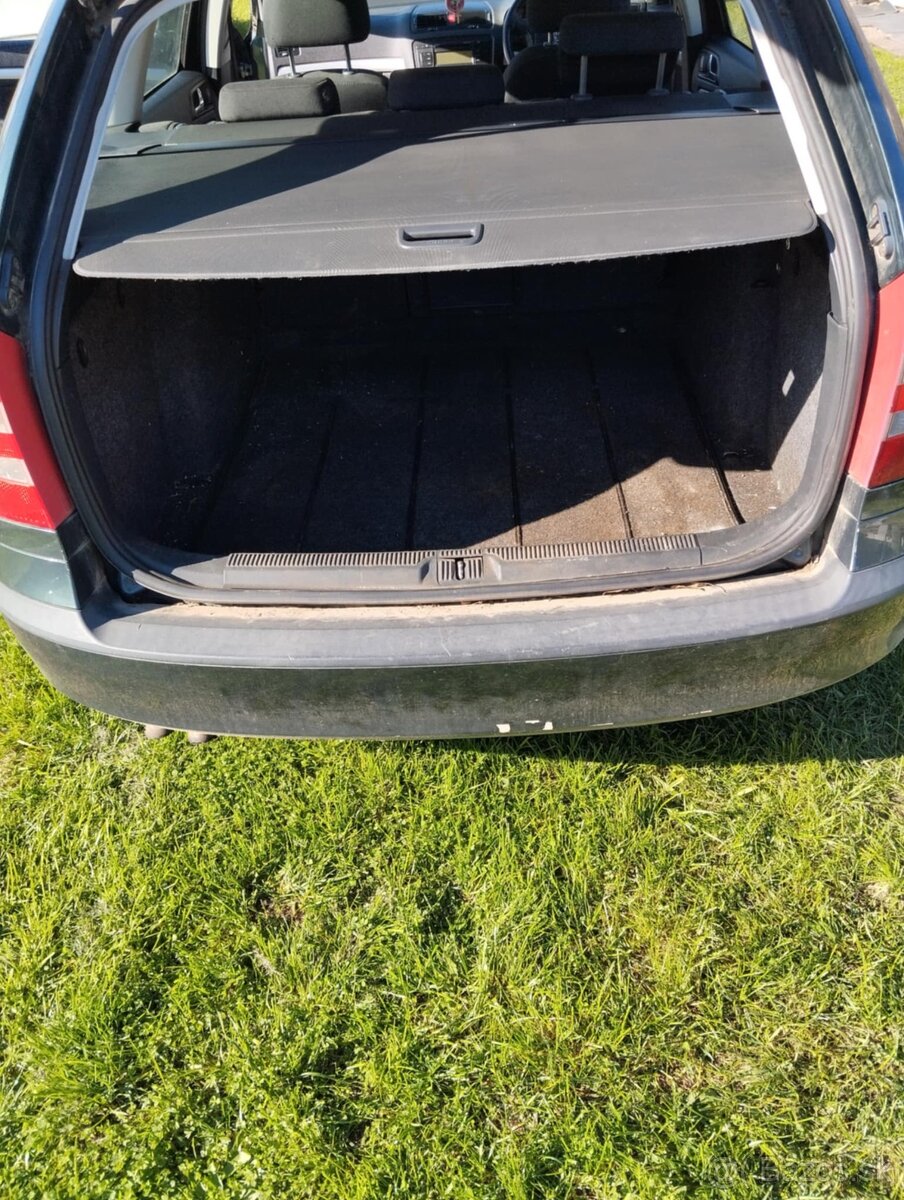 predam interier , plasti, roleta, škoda octavia II combi
