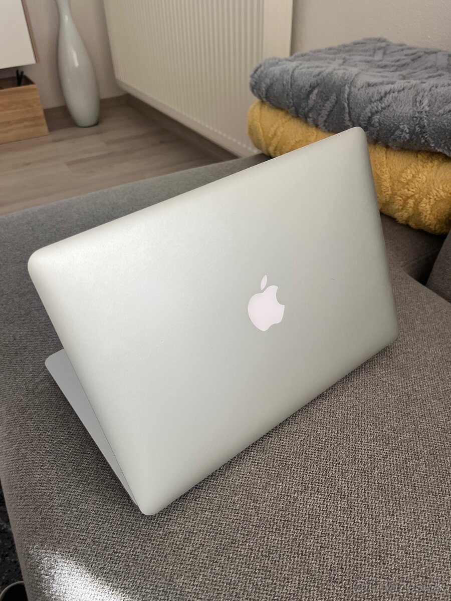 Macbook Air (2017)