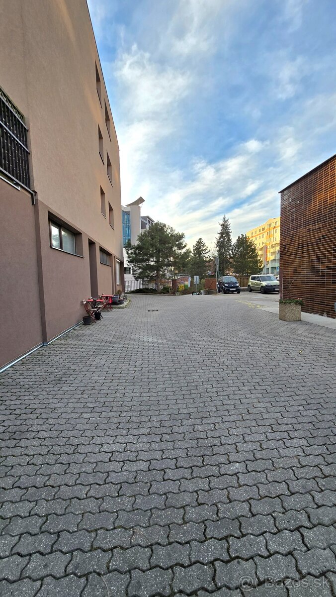 GARAZ 16m2 Hlavacikova Bratislava Dlhe Diely