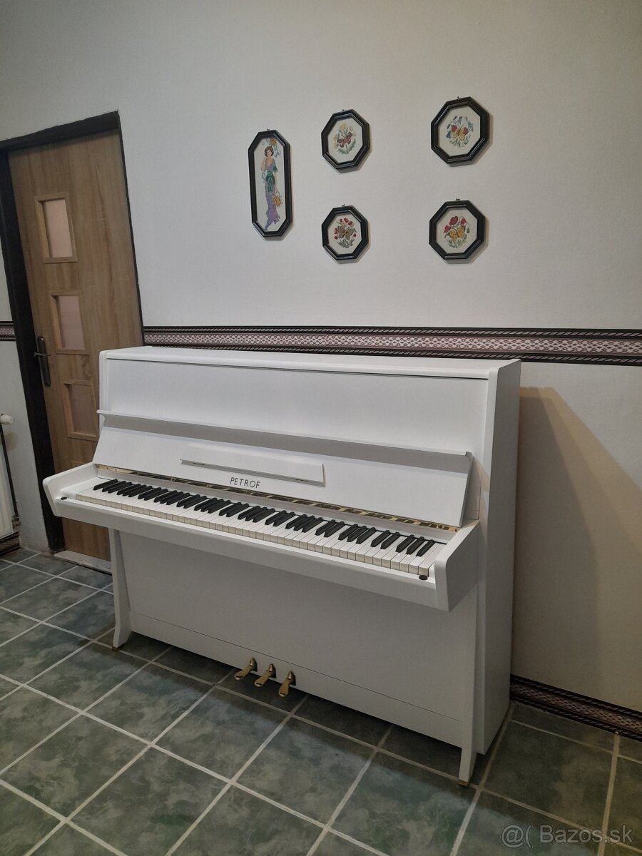 Ponukam pianino Petrof