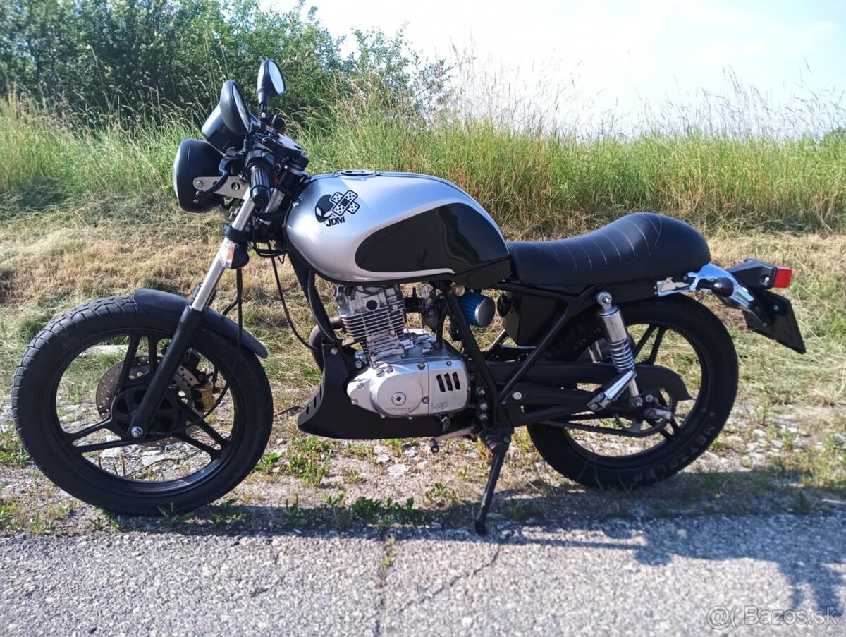 Yuki Sport II cafe racer, nová STK na 4 roky