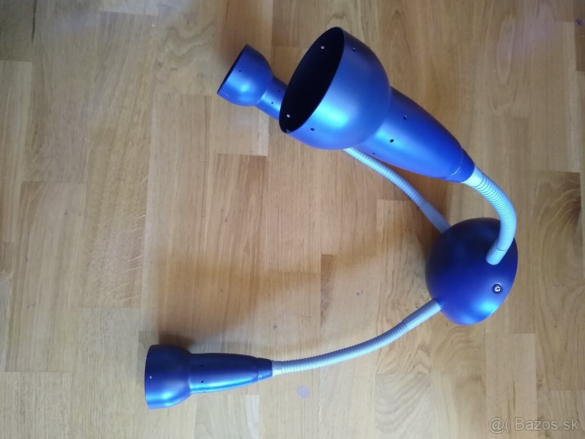 Modra lampa s nastavitelnymi 3 ramenami