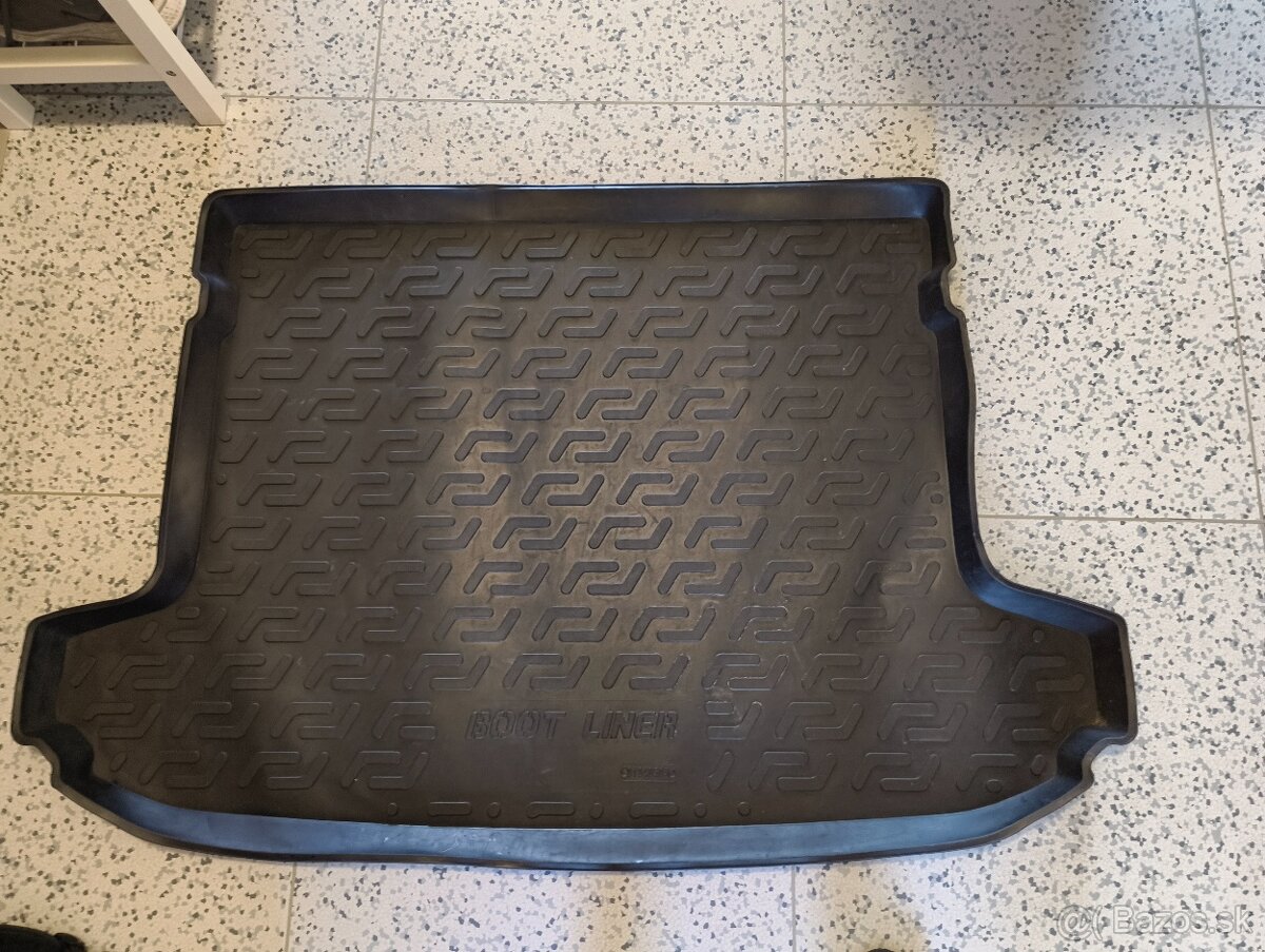 Gumová vana do kufra