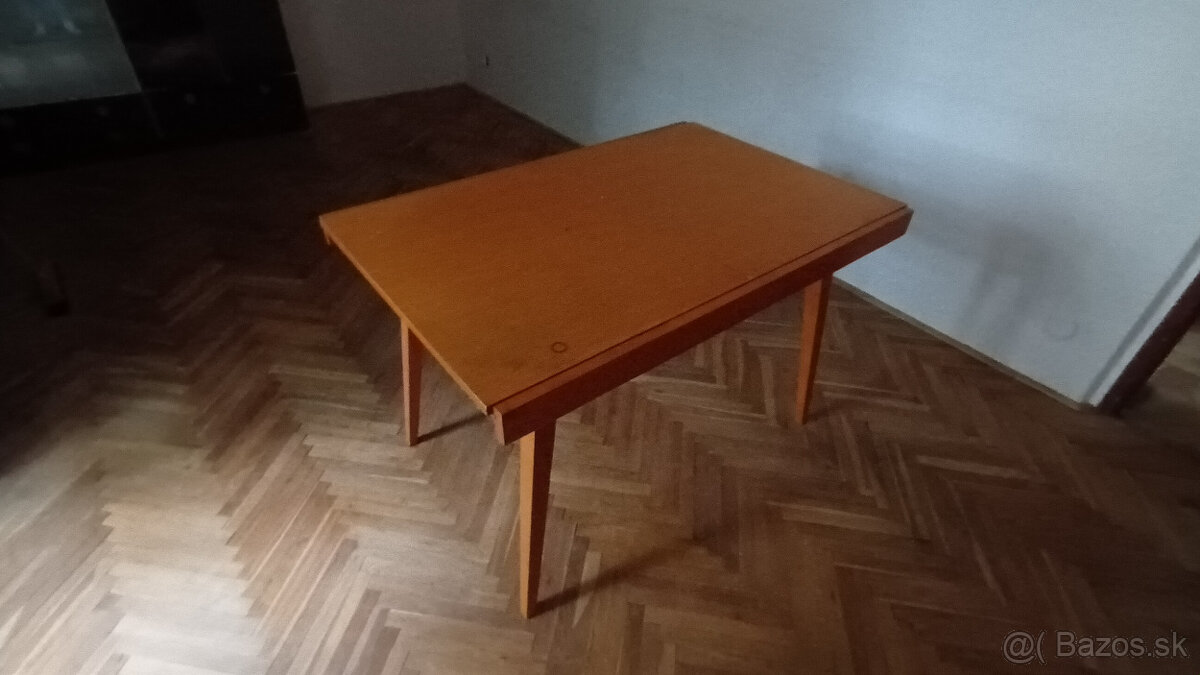 Stôl rozkladací z masívu