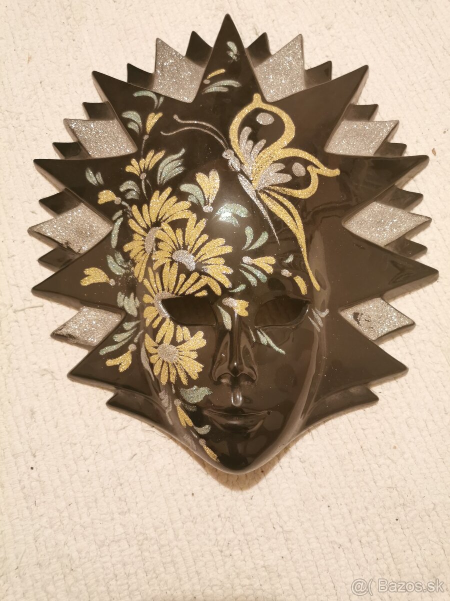 Benatska porcelánová maska