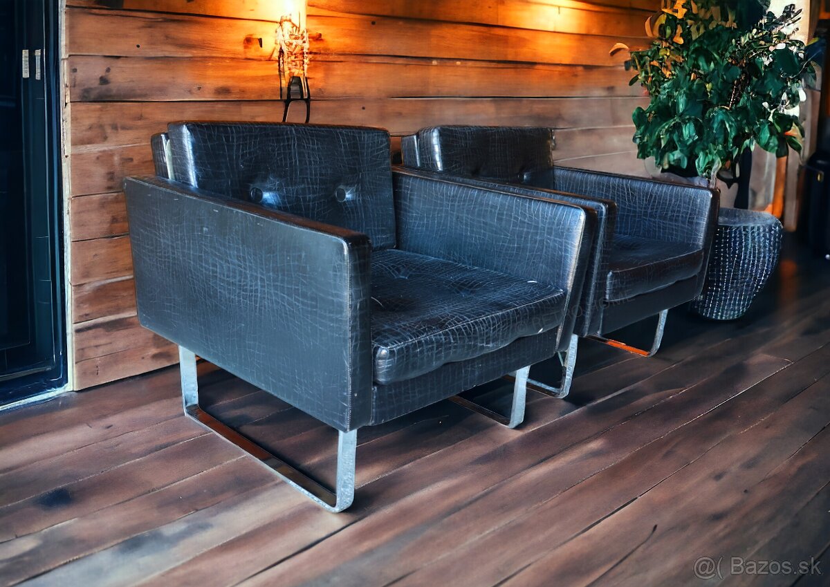 Retro kreslá s kovovými nohami