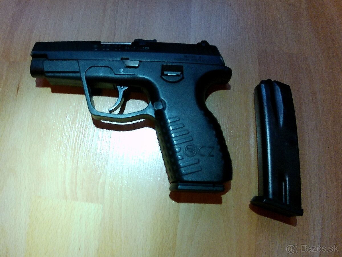 CZ 100 s príslušenstvom