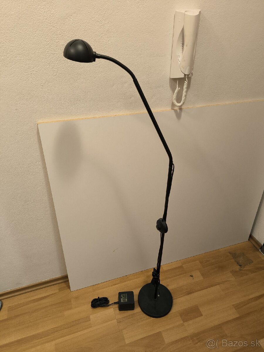 Čierna lampa