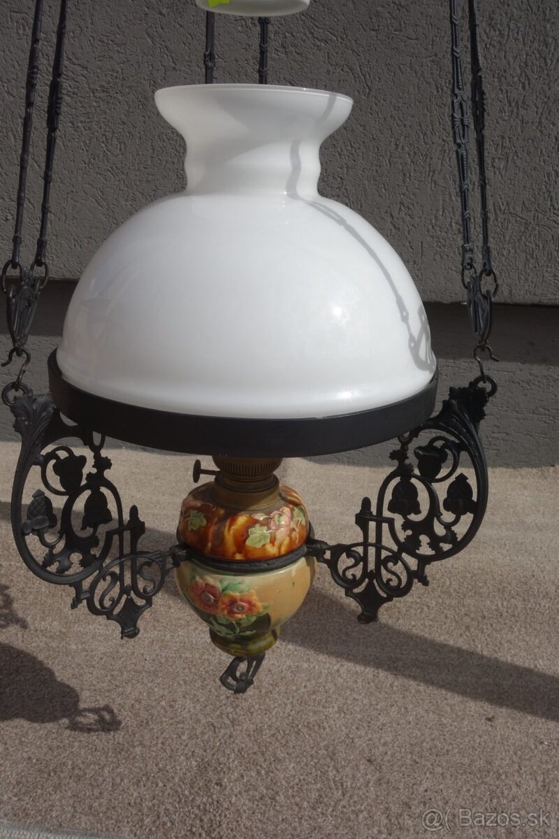 Lampa petrolejová závesná .