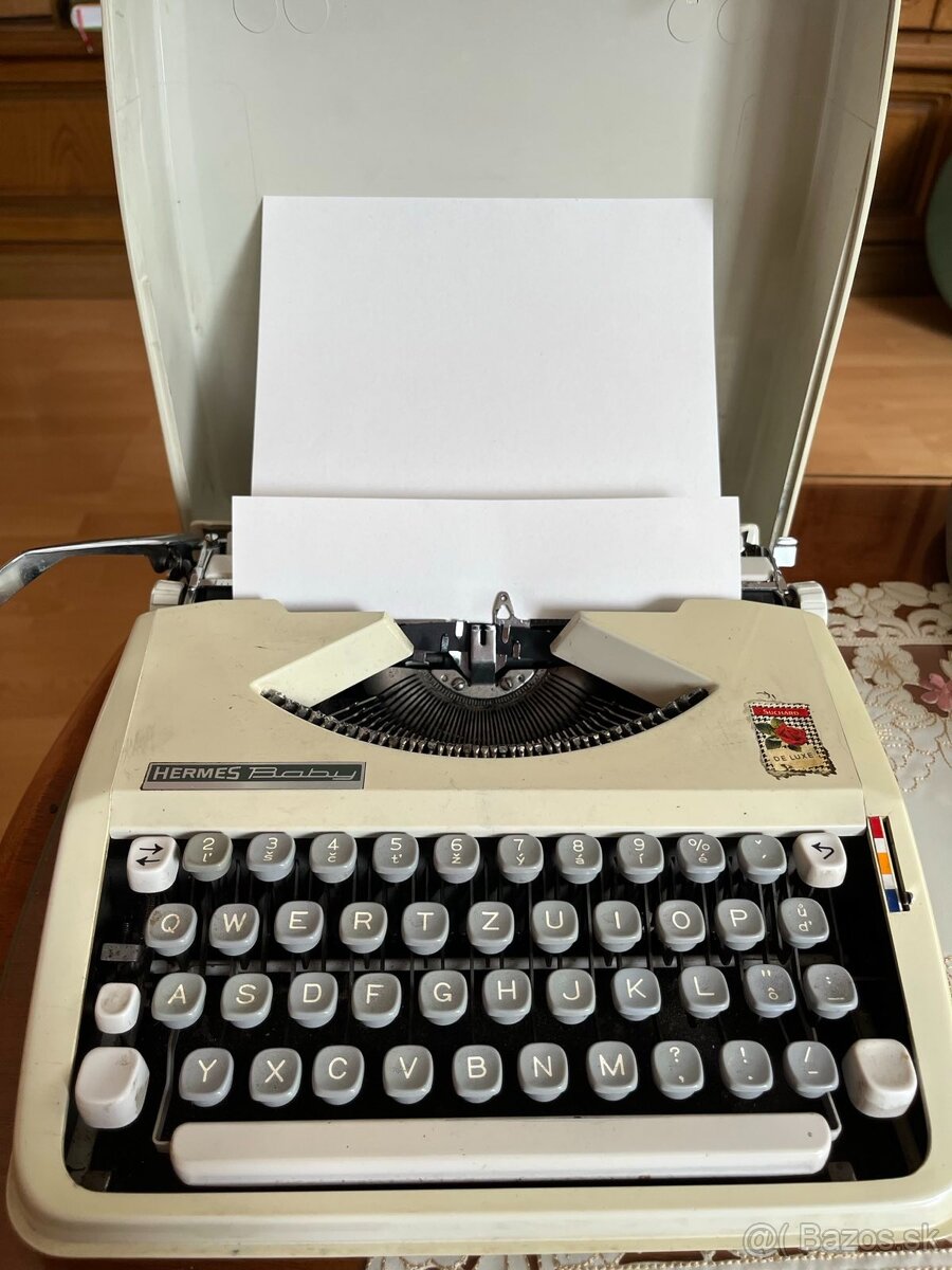 Retro písací stroj Hermes Baby – plne funkčný