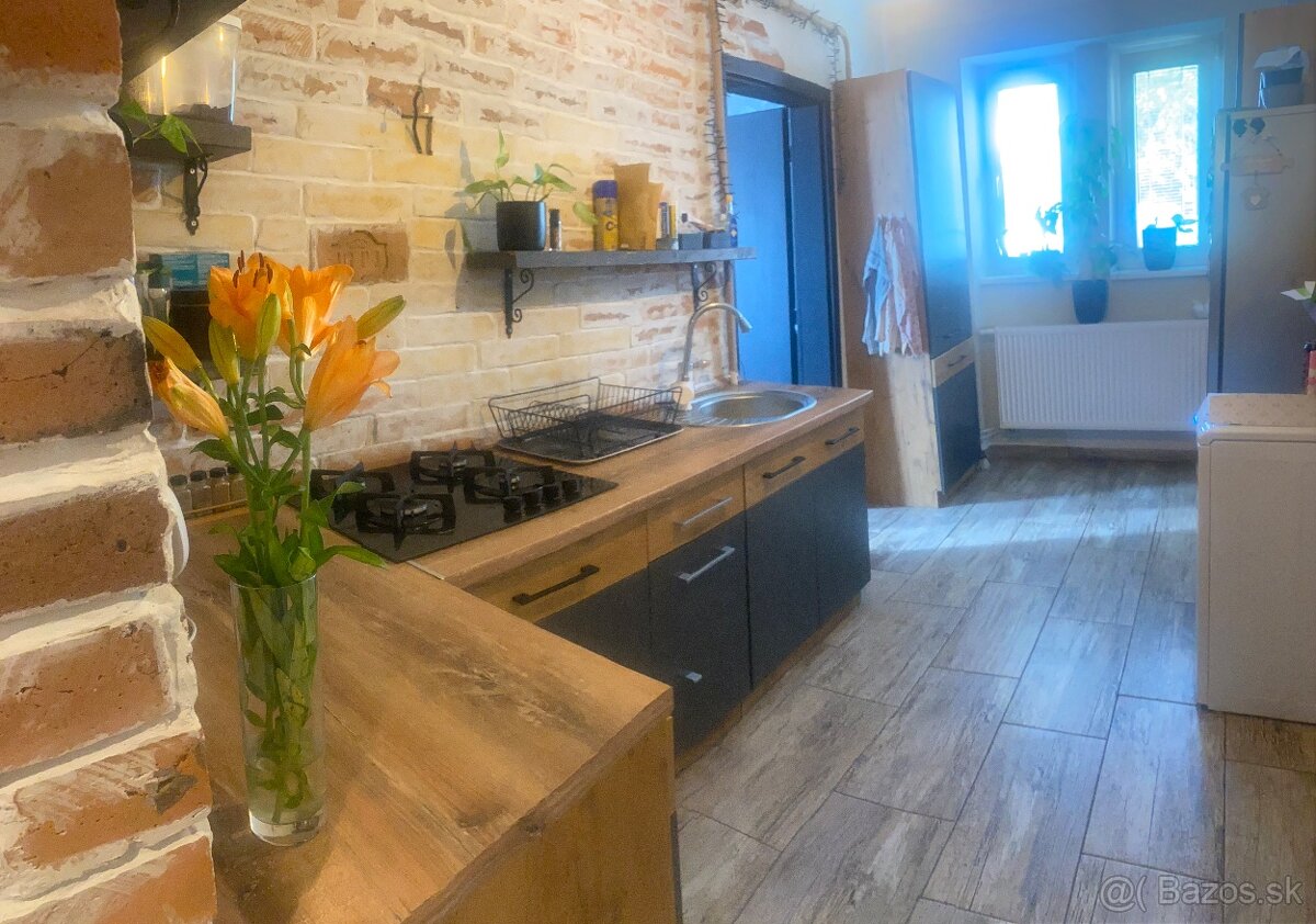 PREDAJ 2 IZB B YT NITRA - CENTRUM, STARÉ MESTO