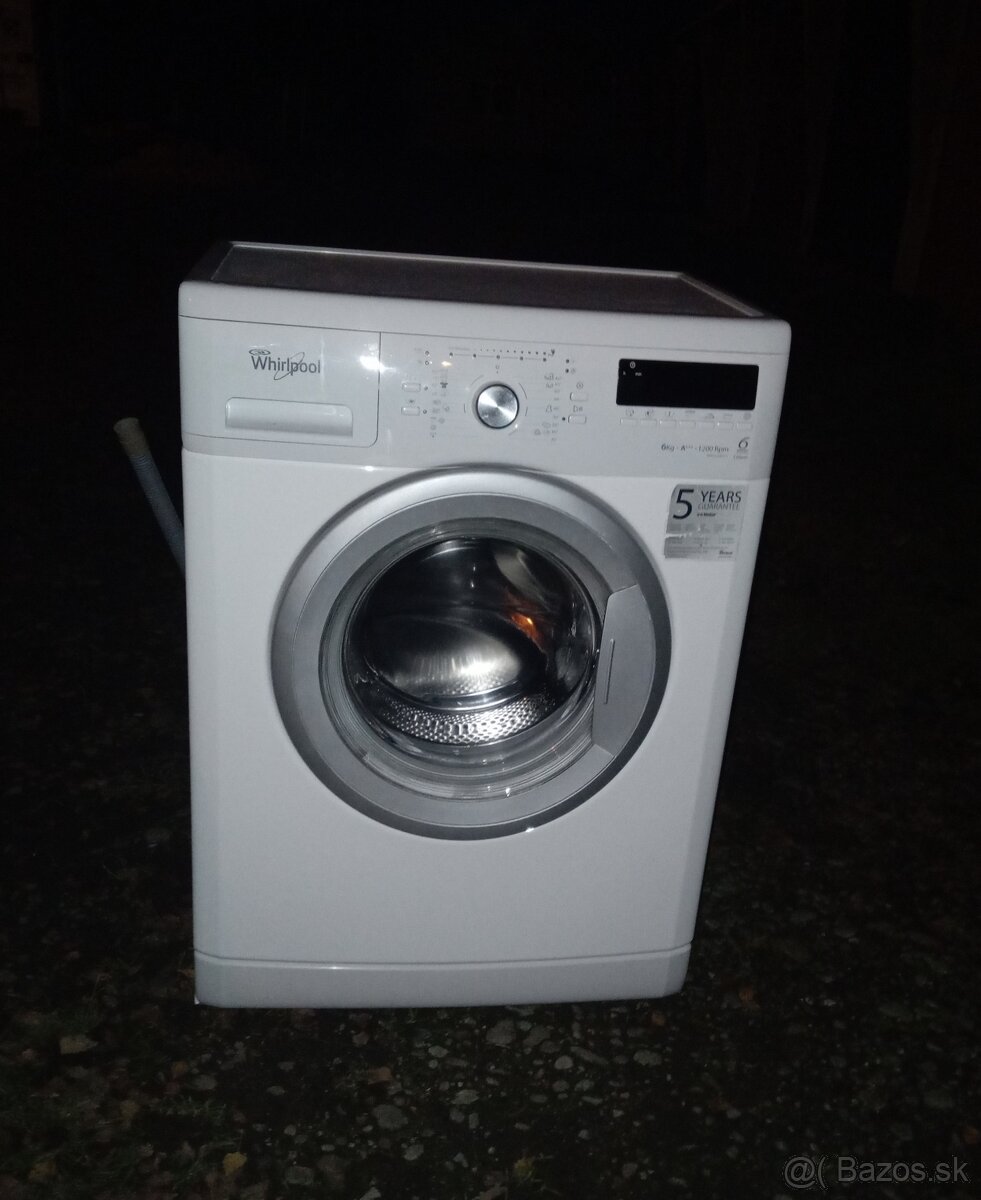 Predám ZÁNOVNÁ plnefunkčná automatická práčka WHIRLPOOL A+++